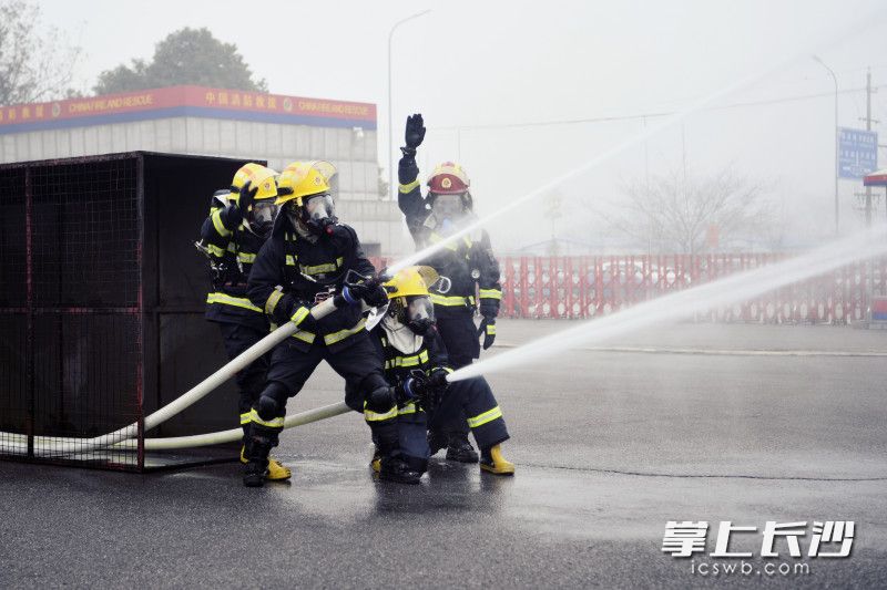 噴水“滅火”