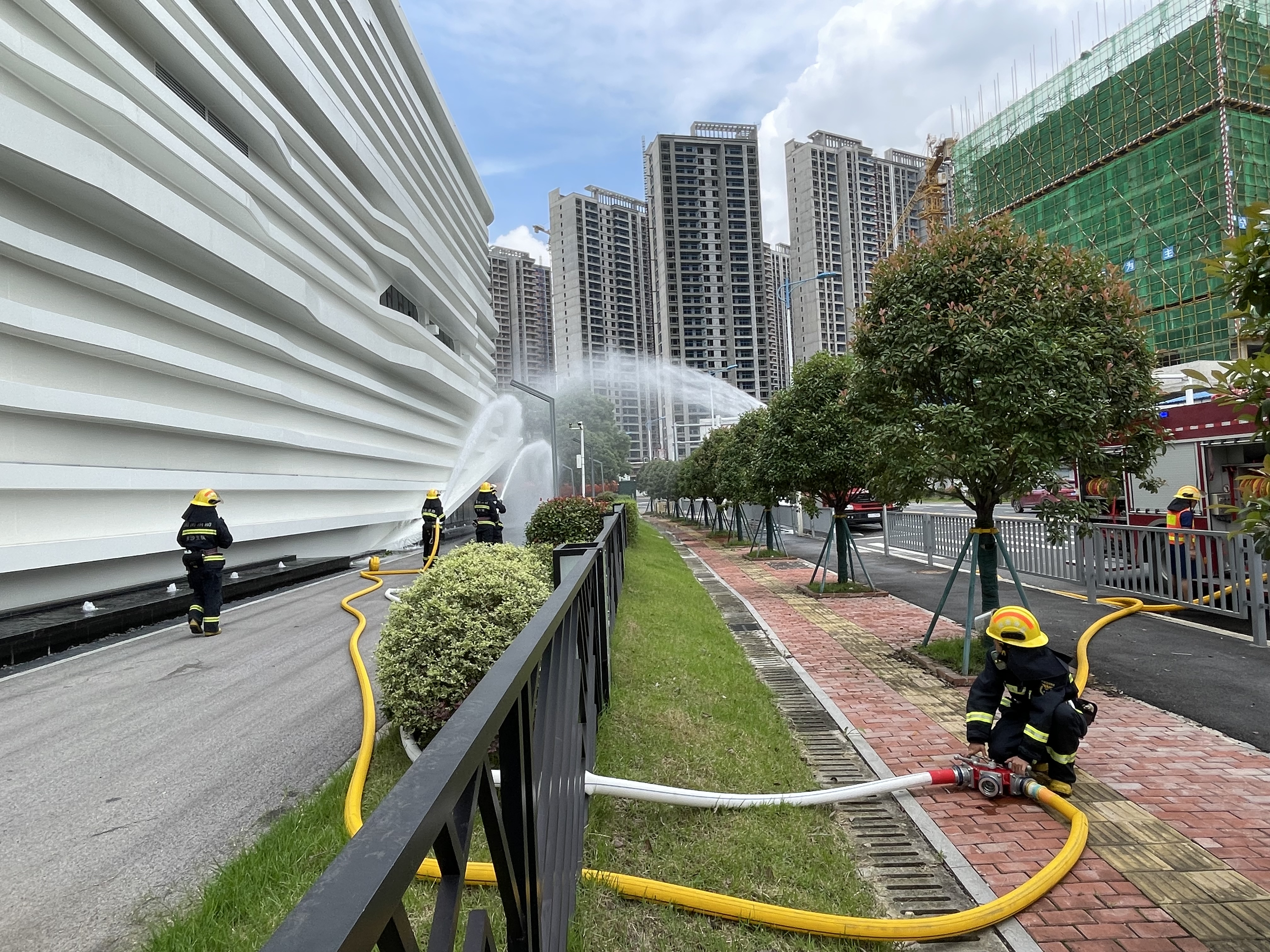 6月1日,，長沙城發(fā)集團能源公司組織開展2022年“安全生產(chǎn)月”啟動會暨綜合應(yīng)急演練。均為長沙晚報全媒體記者 陳煥明 攝