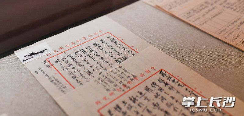 在《夏鼐日記》《長(zhǎng)沙近郊古墓發(fā)掘記略》等文字，夏鼐就提到伍家?guī)X203號(hào)漢墓清理出土的明器木船模型“恐為國(guó)內(nèi)至今所發(fā)現(xiàn)最古之舟”,。長(zhǎng)沙晚報(bào)全媒體記者 鄒麟 攝