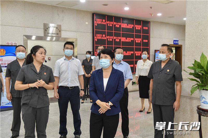 9月20日下午,，省委常委、市委書記吳桂英在長沙市中級人民法院調(diào)研黨的二十大安保維穩(wěn)工作,。均為長沙晚報全媒體記者 余劭劼 攝