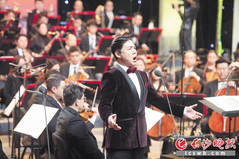 歌唱家演繹華彩樂章,。