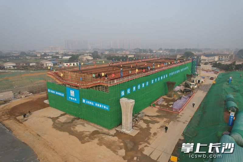 湘府東路（瀏陽河—黃興大道）建設(shè)工程首聯(lián)日前順利完成澆筑，正式進入上部結(jié)構(gòu)施工階段,。