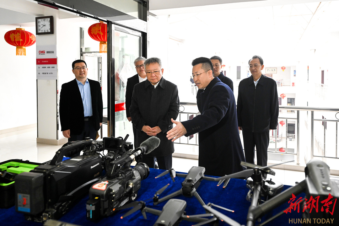 3月28日，沈曉明走訪中央廣播電視總臺湖南總站,。以上圖片均由 湖南日報全媒體記者 唐俊 攝