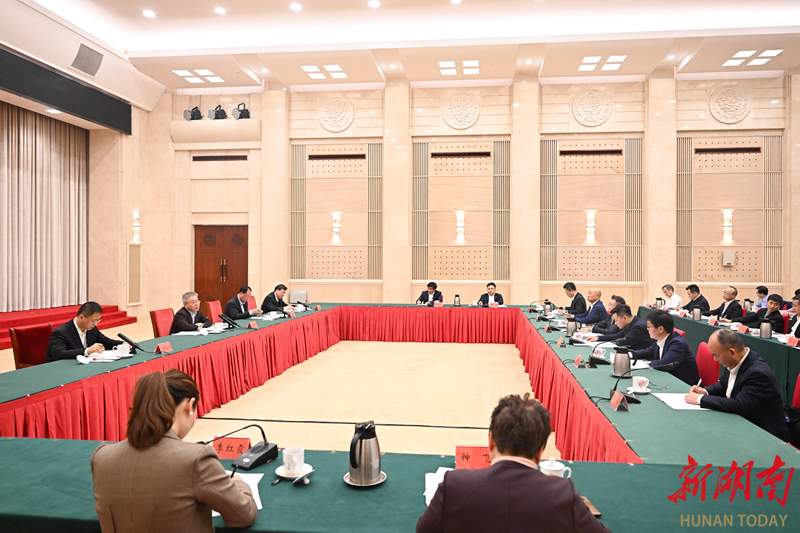 3月30日下午，沈曉明主持召開民營(yíng)企業(yè)家座談會(huì),。湖南日?qǐng)?bào)全媒體記者 唐俊 攝