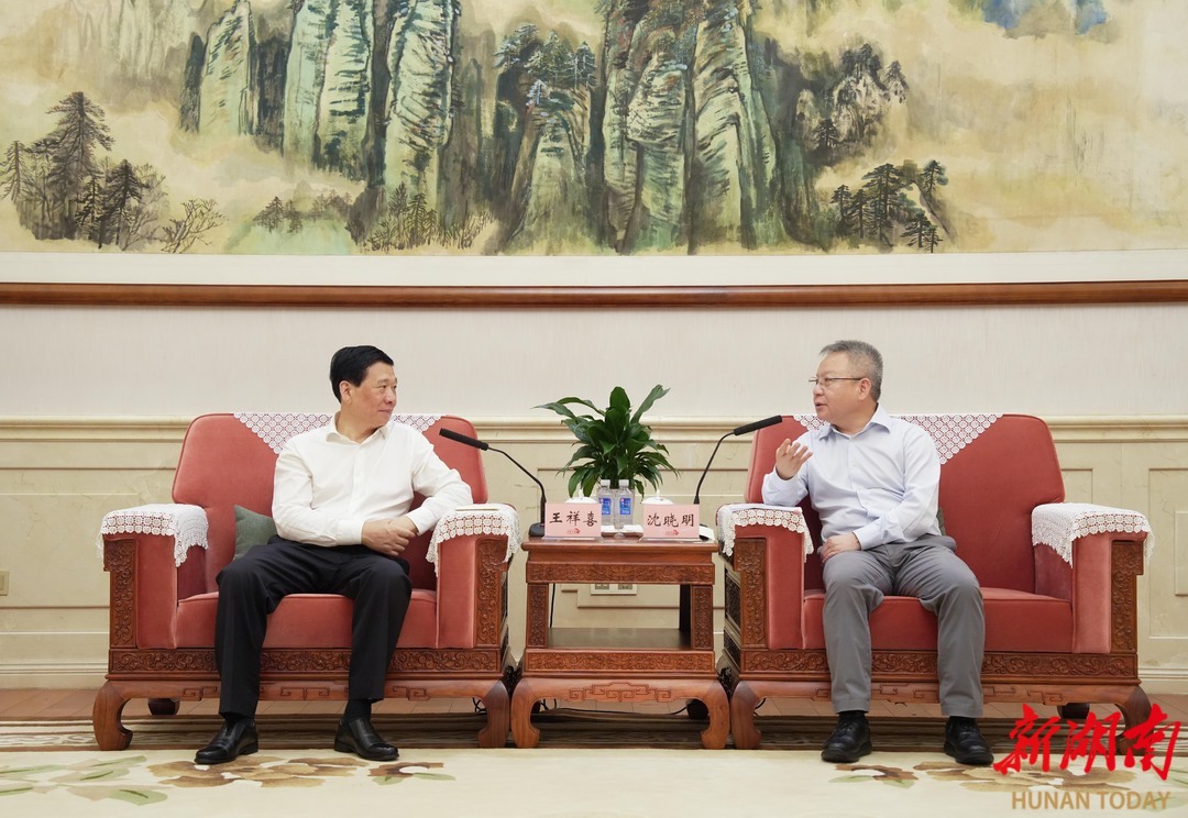 6月12日,，沈曉明在長(zhǎng)沙會(huì)見(jiàn)應(yīng)急管理部黨委書(shū)記、部長(zhǎng)王祥喜一行,。