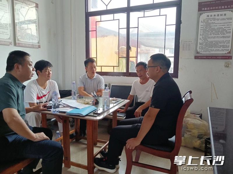 幫扶干部迅速開展走訪交流。均為工作隊(duì)供圖