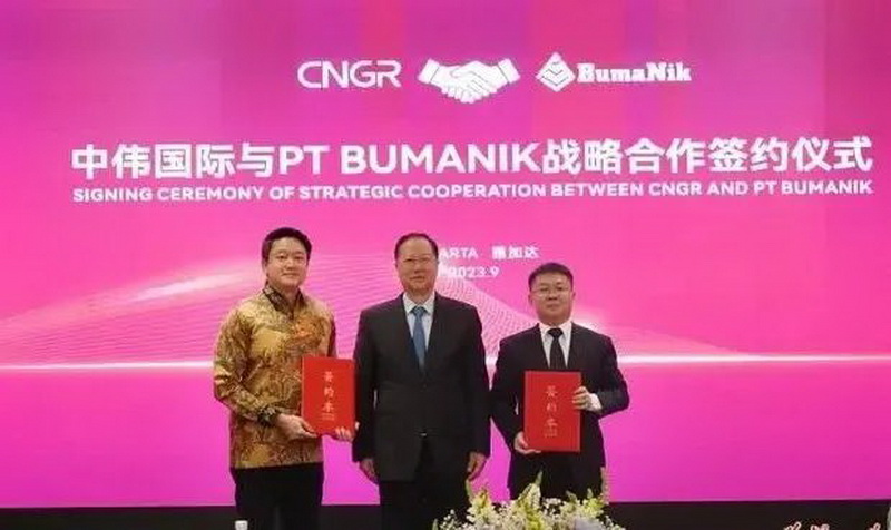 圖片9月12日，毛偉明見證中偉國際與PT BUMANIK戰(zhàn)略合作簽約儀式,。來源：華聲在線