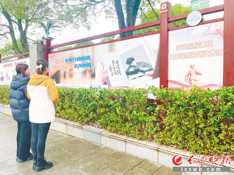 在雨花區(qū)，廣告宣傳欄內(nèi)好人事跡,、好人形象隨處可見,。