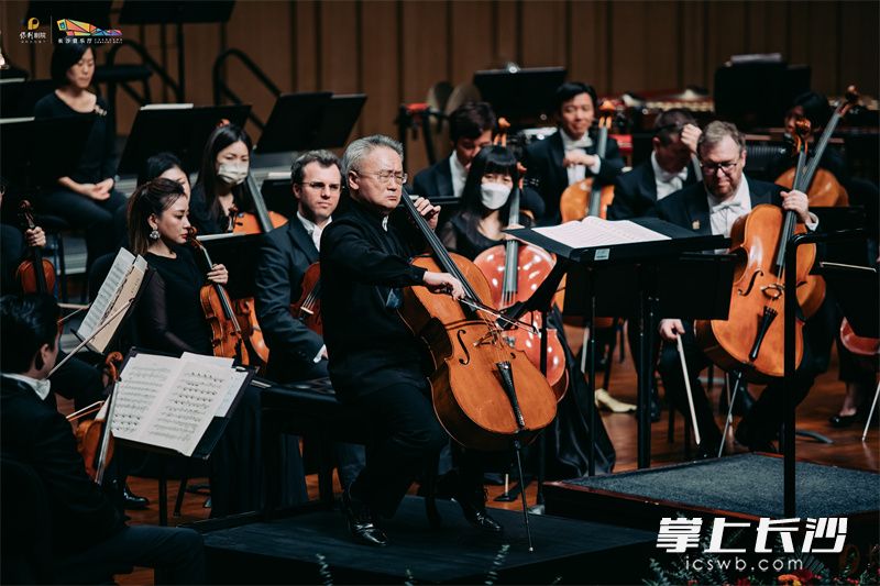 王健帶來(lái)精彩的大提琴演奏,。