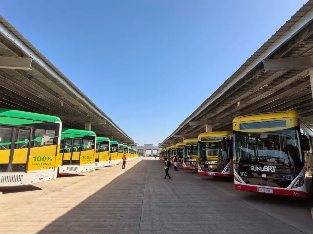 The pure electric buses made by the CRRC Times Electric Vehicle Co., Ltd. (EVCRRC) are put into commercial operation in Senegal, Africa. (Photos provided by EVCRRC)