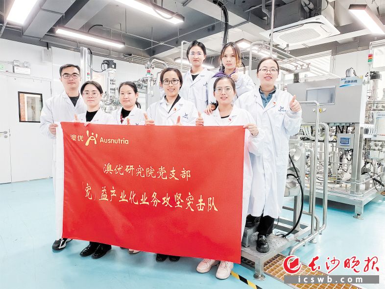 創(chuàng)新引領(lǐng)的黨員“閃亮工程”,，讓望城黨員亮出了身份、亮出了責(zé)任,、亮出了擔(dān)當(dāng),。