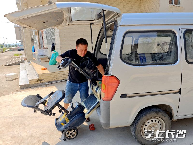 上車(chē),，出發(fā),。