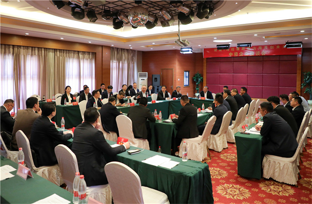 On December 2, Secretary Shen had a symposium with persons in charge of Chinese-funded enterprises in Malawi.