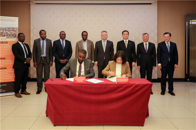 On December 2, Secretary Shen attended and witnessed the signing of a MOU between the China-Africa Technical Measures to Trade Research and Evaluation Base (Changsha) and the Malawi Bureau of Standards.