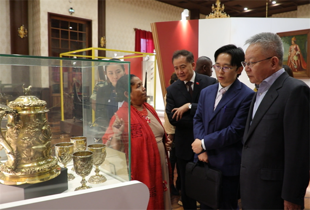 On December 4, Secretary Shen Xiaoming and his entourage visited the Rova of Antananarivo, or the Queen’s Palace in Madagascar.