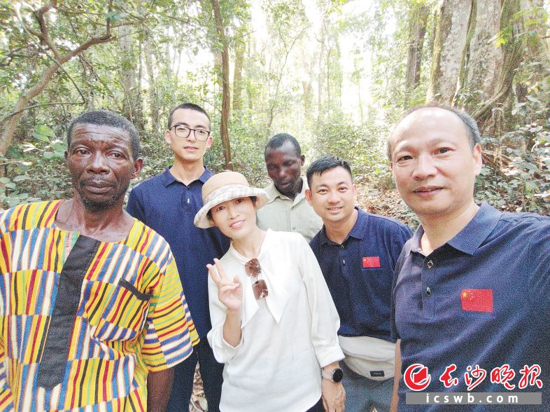 In February 2024, Dr. You Xiong (second from right) and other medical teammates conducted a meaningful traditional Chinese medicine consultation and herbal survey with the assistance of local medical assistants.