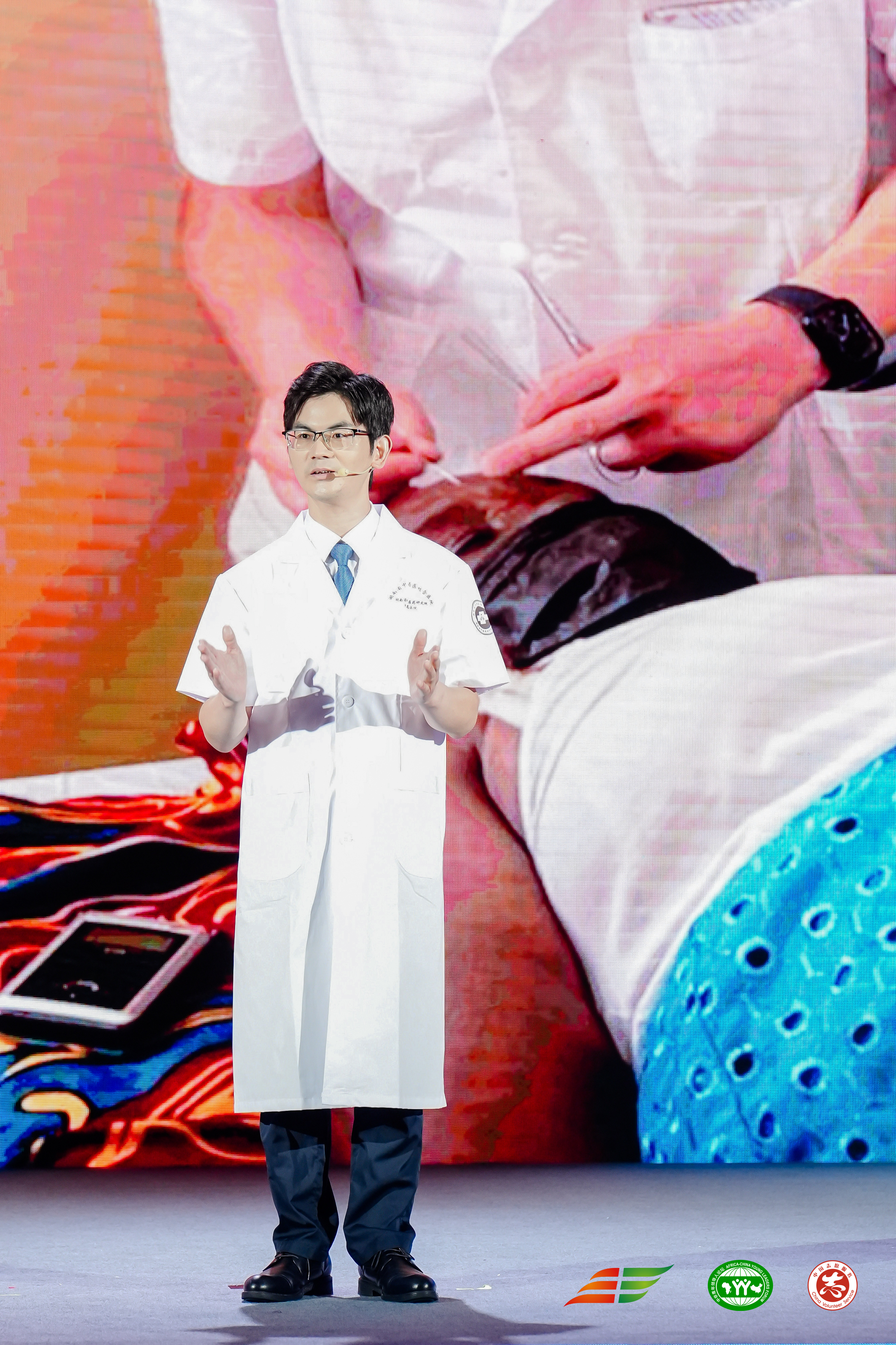 Dr. Zhu Wei shared his story to the public.
