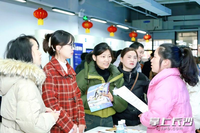 2025年“春風行動”期間,，寧鄉(xiāng)市依托工程機械,、新能源等產(chǎn)業(yè)集群，通過“家門口的招聘會”推動勞動力就近就業(yè),。長沙晚報通訊員 陳晴 供圖