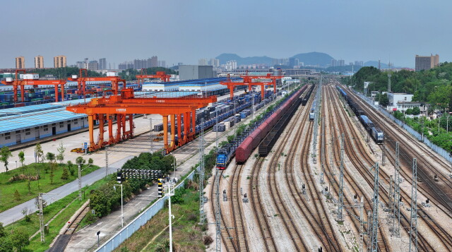 A China-Europe train is seen at the cargo yard of Changsha North Railway Station. (Photo/Tong Di)