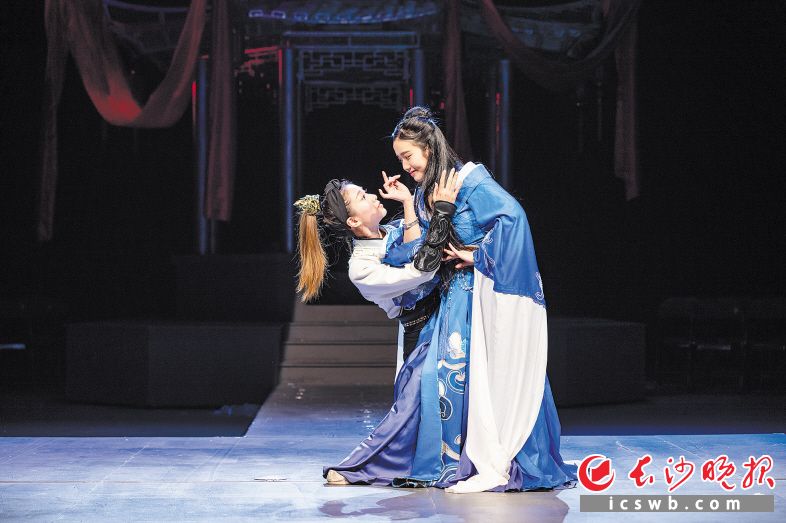Photo by Dong Yang from Changsha Evening News.