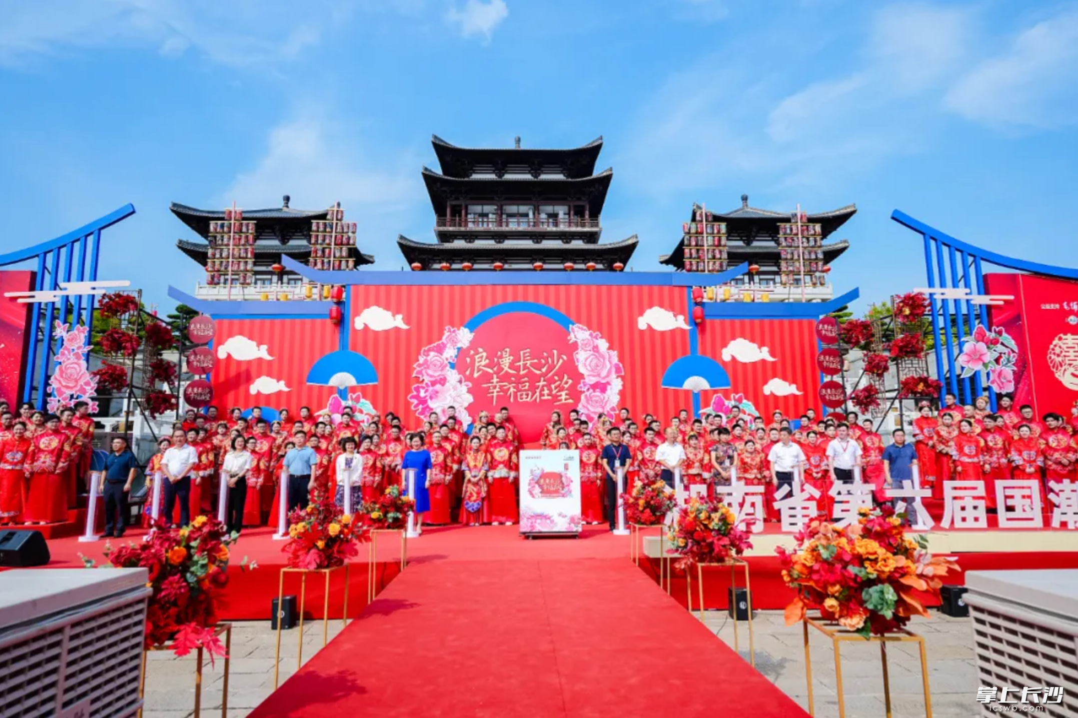 近年來,，簡(jiǎn)約的婚禮儀式成為湖南新人的新潮流。