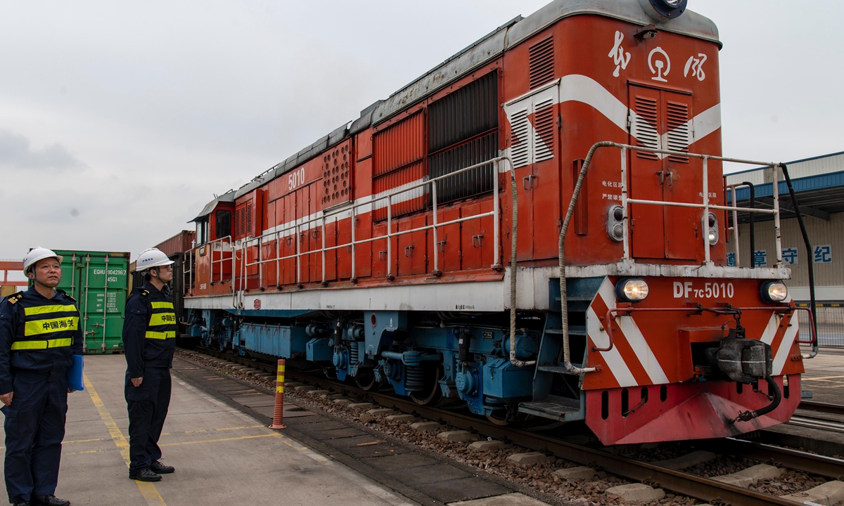 A China-Europe freight train loaded with 100 standard containers of goods departs from a railway station in Jinhua, East China's Zhejiang Province, on March 31, 2025. In the first quarter of 2025, Zhejiang operated 771 such trains, up 4 percent year-on-year and achieving a "good start to the year," local official data showed. Photo: cnsphoto