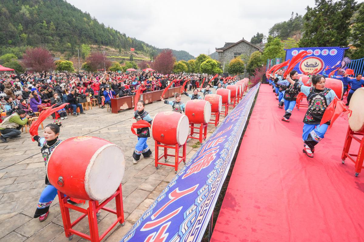 The local Miao ethnic group in Fenghuang county, Hunan province, celebrates its annual Malan Festival on the third day of the third month on the Chinese calendar, which fell on March 30. [Photo by Liang Yonghong / for chinadaily.com.cn]