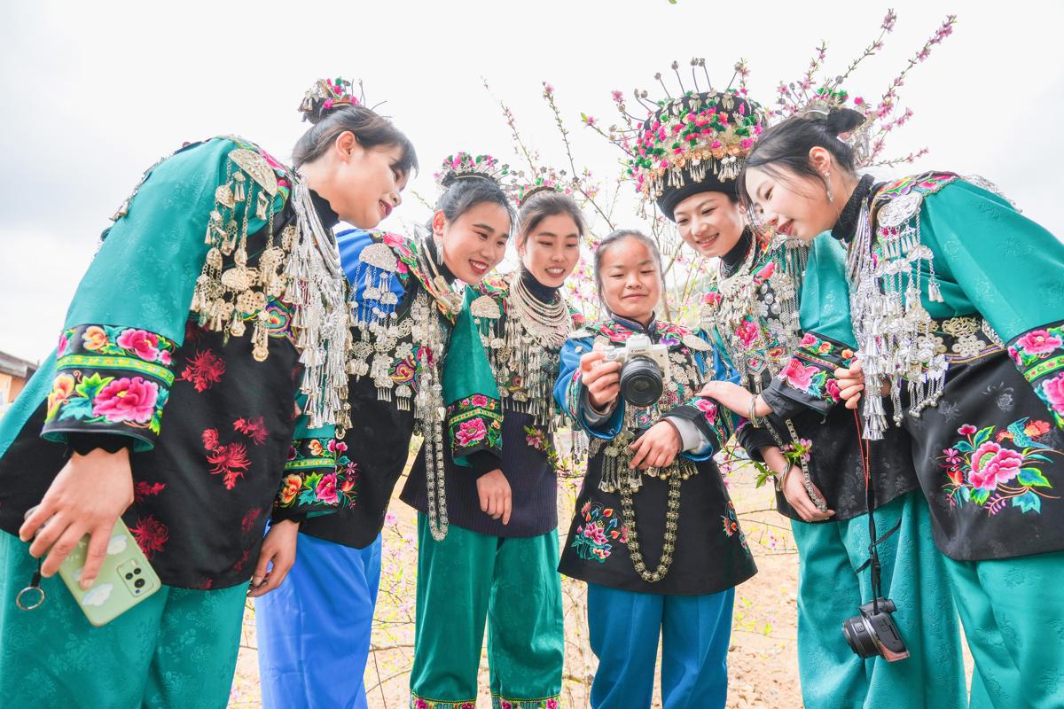 The local Miao ethnic group in Fenghuang county, Hunan province, celebrates its annual Malan Festival on the third day of the third month on the Chinese calendar, which fell on March 30. [Photo by Liang Yonghong / for chinadaily.com.cn]