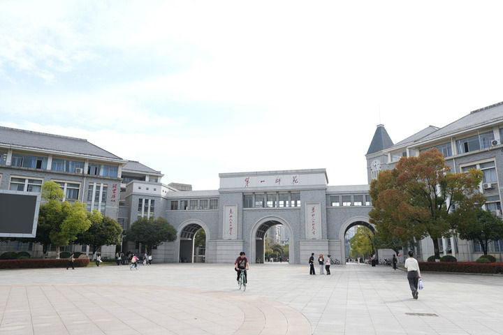 這是2025年3月24日拍攝的湖南第一師范學(xué)院東方紅校區(qū),。新華社記者 薛宇舸 攝