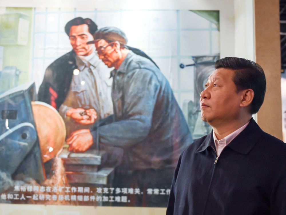 2014年3月17日,，習(xí)近平總書記在河南省蘭考縣調(diào)研指導(dǎo)黨的群眾路線教育實踐活動時,，參觀焦裕祿同志紀念館。新華社記者 李學(xué)仁 攝
