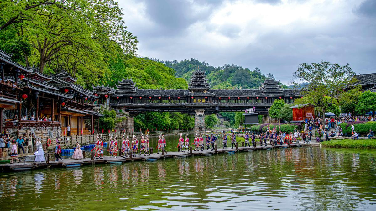 A cultural celebration of ethnic culture unfolded Monday at a village in Tongdao Dong autonomous county, Hunan province.[Photo by Wang Qiyou]