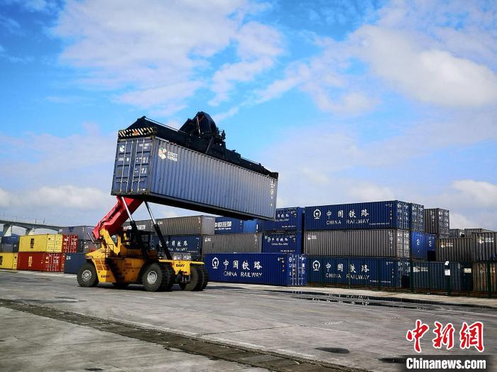 The customs supervision area of Huaihua International land Port in Hunan is piled with export containers.