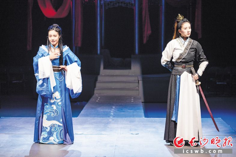 　　《聶小倩》選用省湘劇院的年輕女小生反串，收獲了大量粉絲,。長沙晚報全媒體記者 董陽 攝