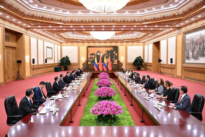 5月14日上午，國家主席習(xí)近平在北京人民大會堂會見來華出席中拉論壇第四屆部長級會議的哥倫比亞總統(tǒng)佩特羅,。新華社記者 李響 攝