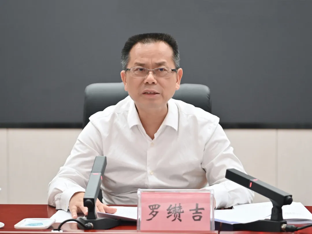 市人大常委會(huì)黨組書記,、主任羅纘吉講話